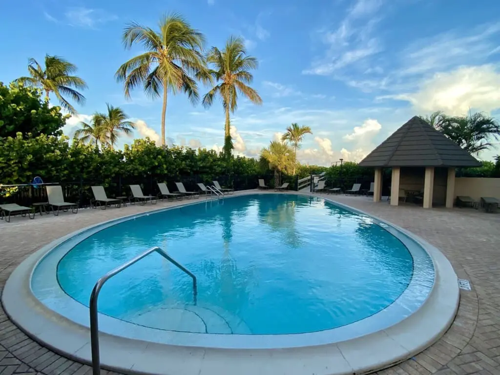 71f96151a44542969243fbcc296d01f7 LargeOriginal.jpg