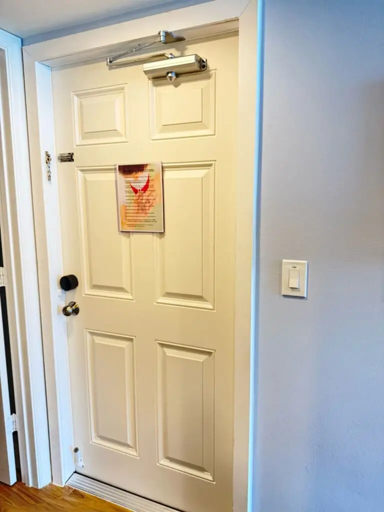 e601a2611b744d6d94b887a22a3fdbde LargeOriginal.jpg